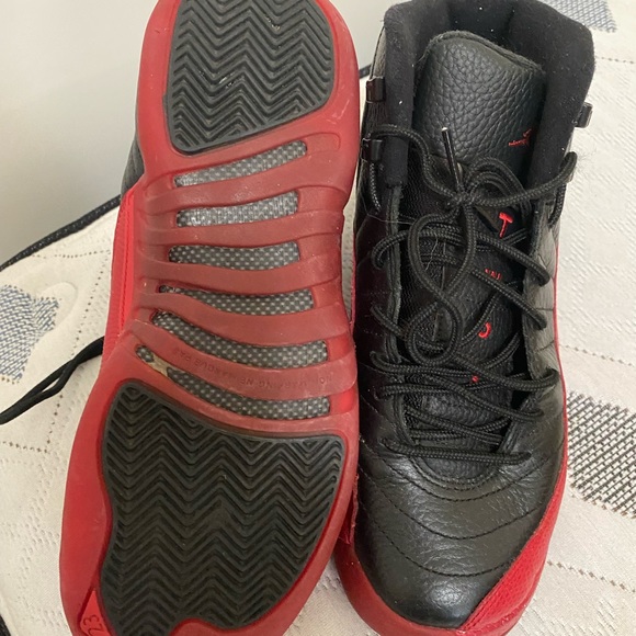 12 retro Jordan.use 2 time very good condition - Picture 4 of 4